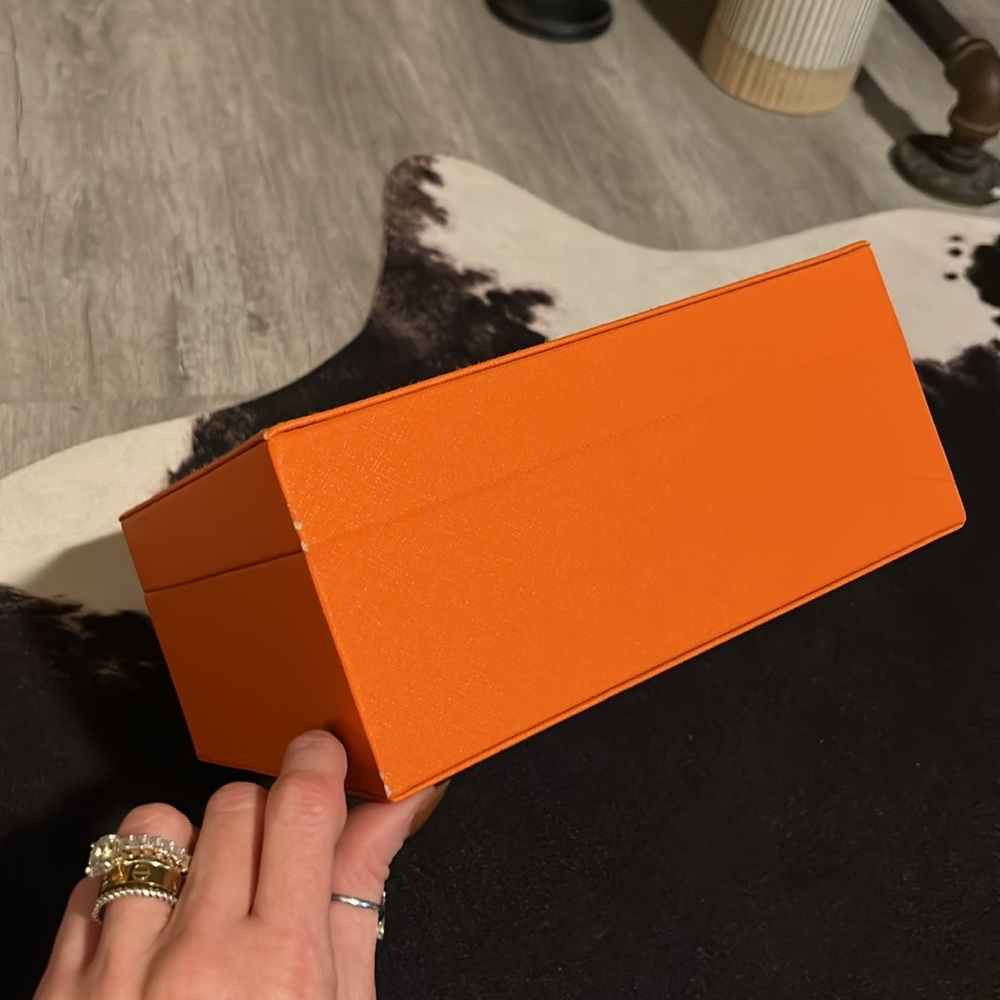 🧡✨Tory Burch Storage/Jewelry Signature Orange Box w/Gold Logo✨🧡 - Picture 5 of 9